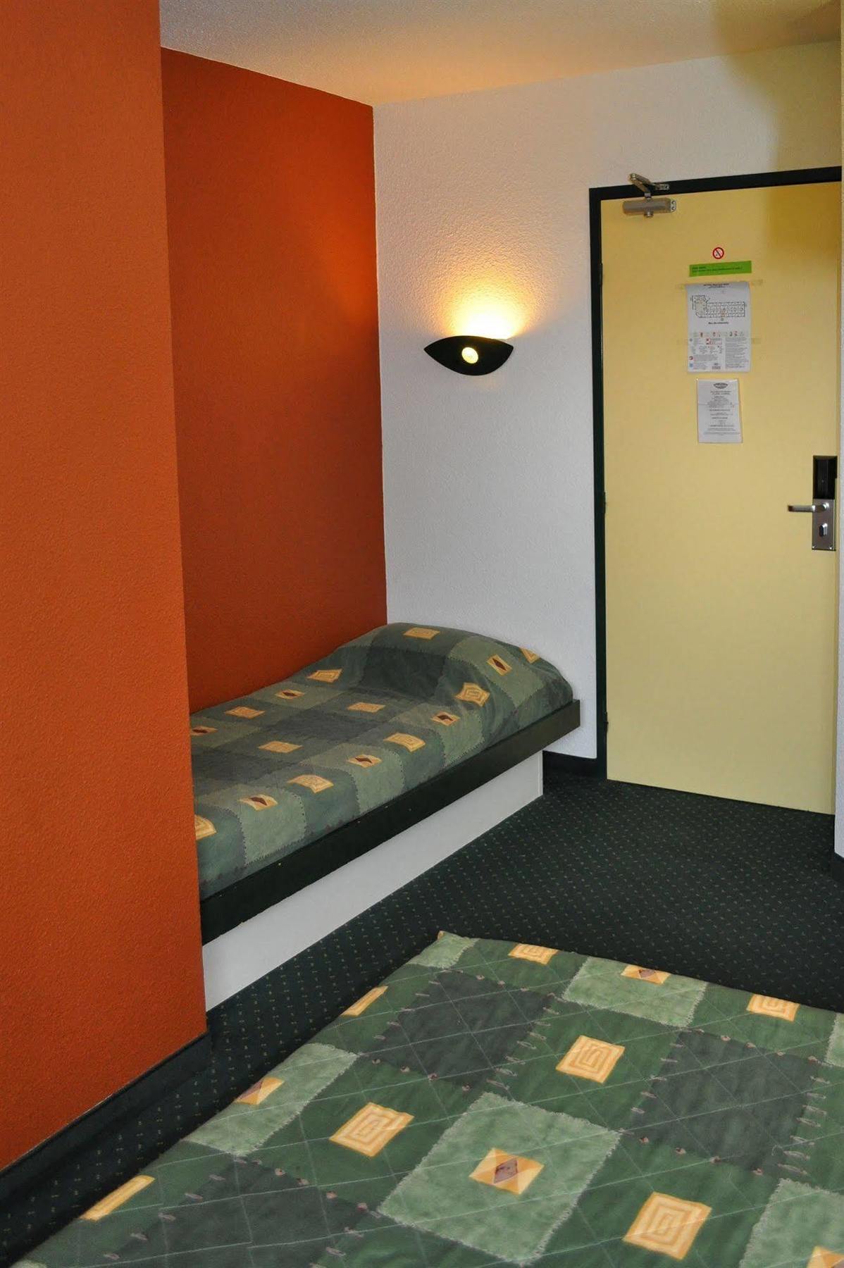 Hotelf1 Bourges Le Subdray La Chapelle-Saint-Ursin Экстерьер фото